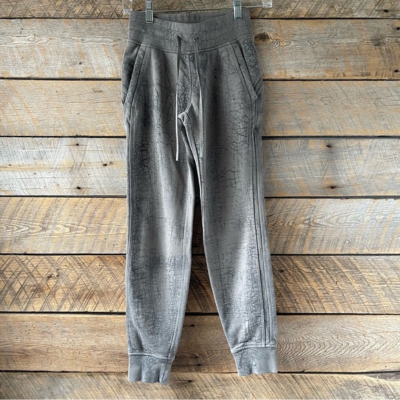 Lululemon Size 0 Warm Down Jogger 7/8 Length Thread Dye Rover Black Sweatpants - Picture 3 of 11